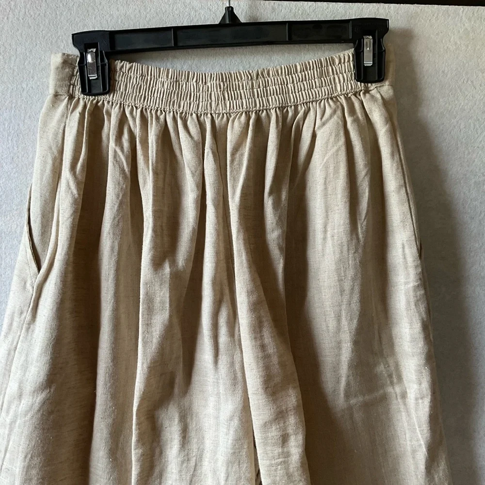Beige Embroidered Women's Shorts. Linen blend. Size M